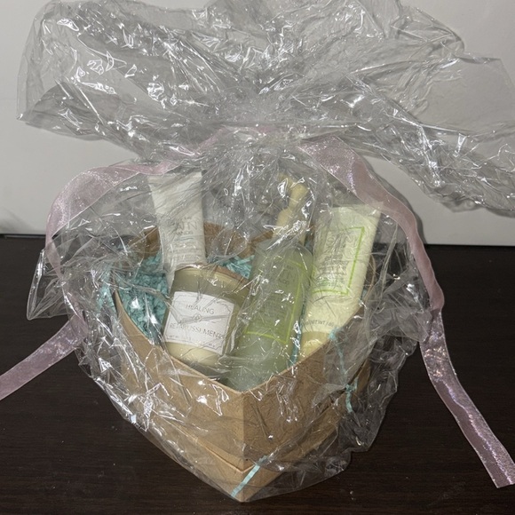 Mary Kay Satin Hands Set💚💚 - Picture 5 of 5